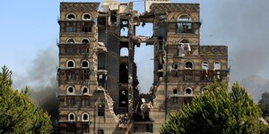 ruins of bombed building