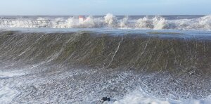 Coastal wave